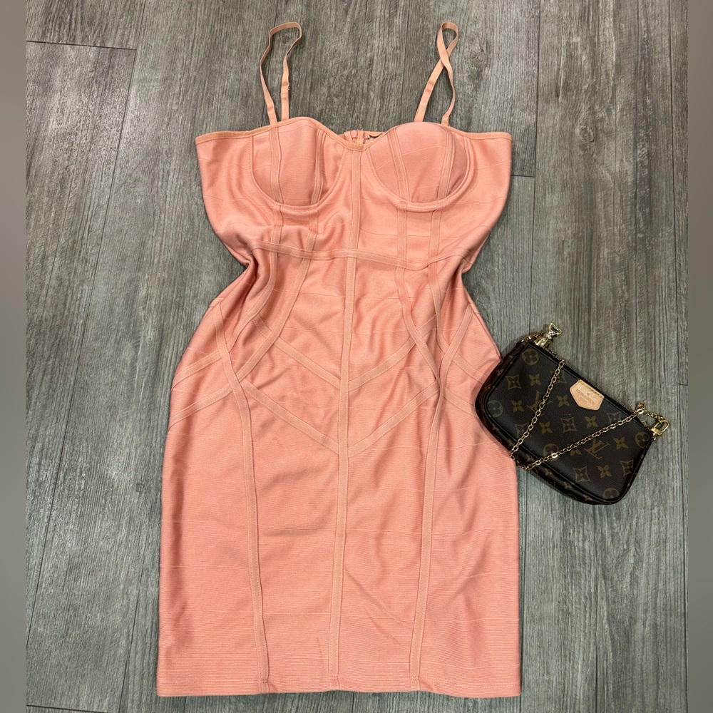 BUNDLE 2 ITEMS FOR $8✨

🌸BOUTIQUE geometric bodycon dress ✨ - Picture 3 of 11